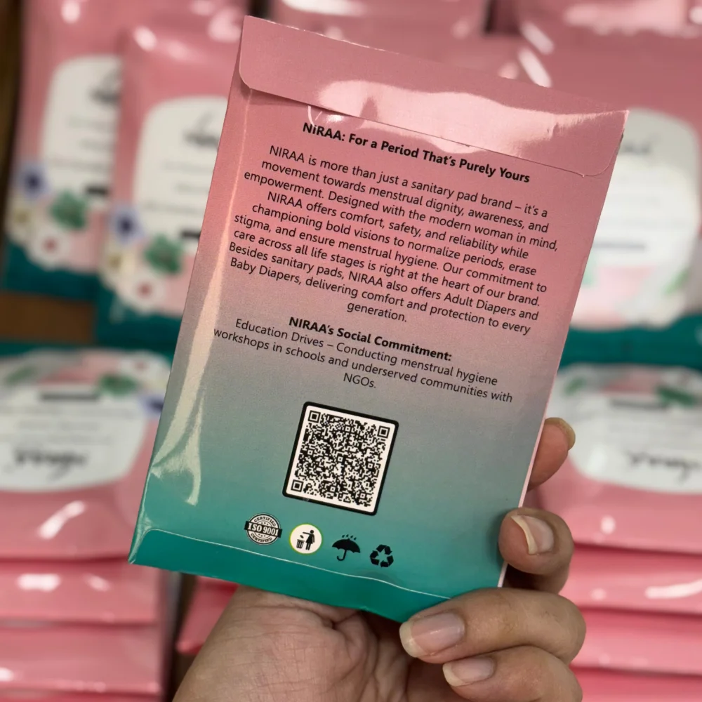 niraa travel pouch back