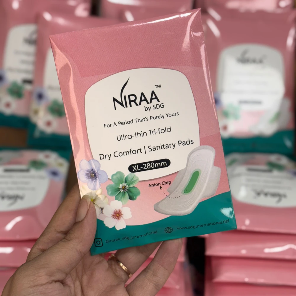 niraa travel pouch front